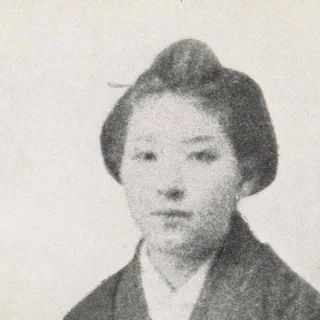 樋口一葉の肖像写真